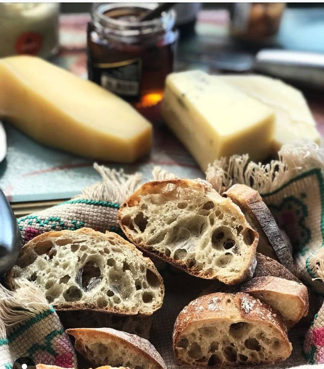 Baguete com miolo aberto