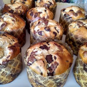 Chocotone de chocolate ao leite com nozes e Cranberries (330 gramas) *, **