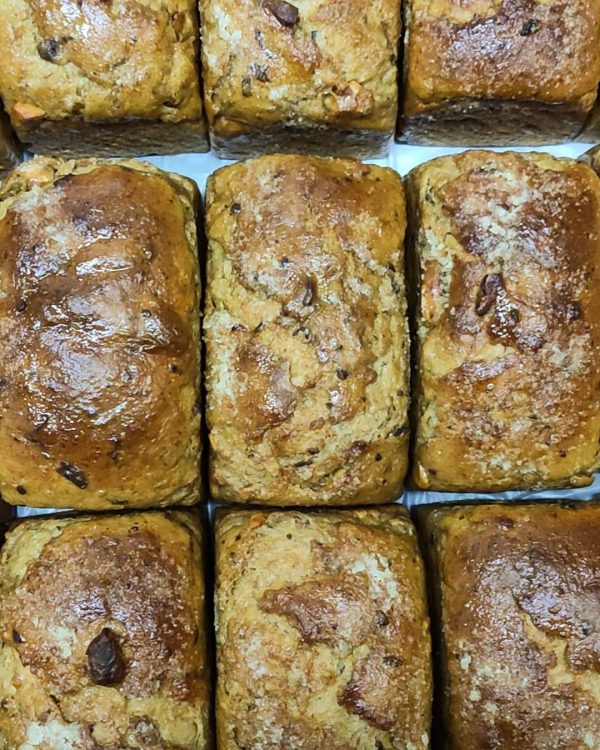 Pão de fermentação natural de ameixa e canela