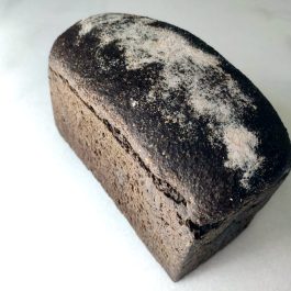 Pão Borodino ( Pão integral de centeio com cacau e café) (380 gramas)