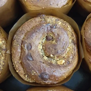 Gran Cinnamon roll com mel e toque de laranja (400 g.) *, **