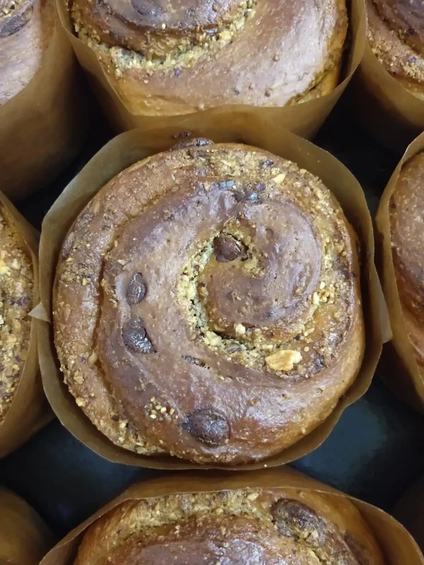 Gran Cinnamon roll com mel e toque de laranja (400 g.) *, **