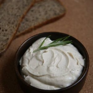 Patê de parmesão  trufado ao pesto de manjericão  - 200 gramas